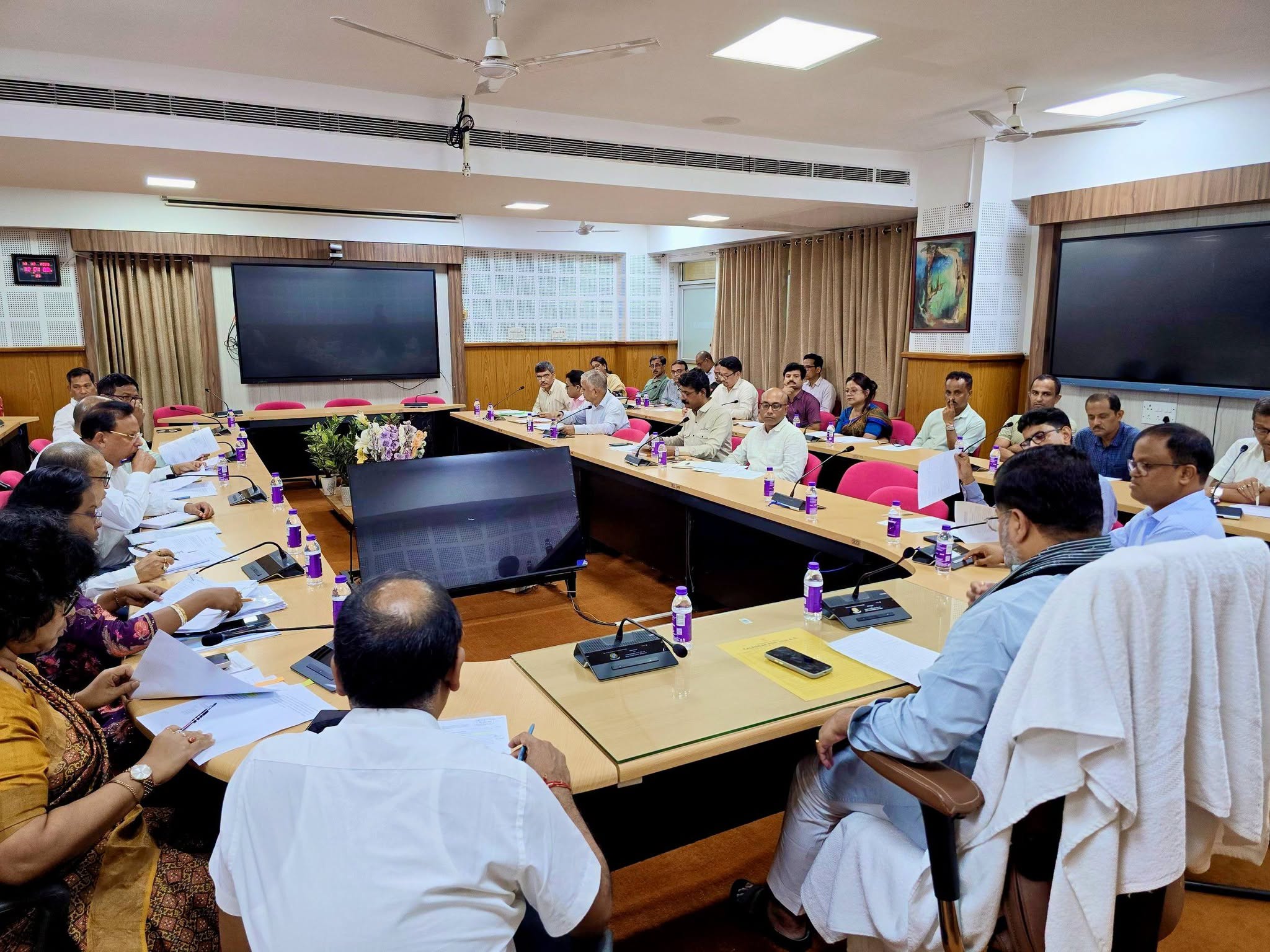 শূন্যপদ পূরণে বড় পদক্ষেপ? চালক পদ পর্যালোচনায় সচিবালয়ে পরিবহন মন্ত্রীর বৈঠক
