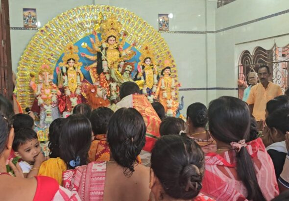 সোনামুড়ার দুর্গাবাড়িতে ঐতিহ্য ও রীতিনীতি মেনে ১৮৮তম দুর্গাপুজোর আয়োজন