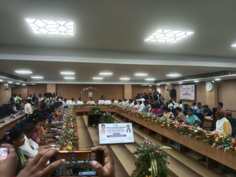 আগরতলাকে আরও আধুনিক রূপ দিতে পুর প্রতিনিধি ও পুর নিগমের নেতৃত্বের সঙ্গে বৈঠক মুখ্যমন্ত্রীর