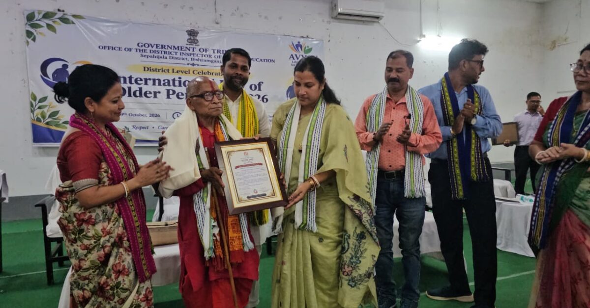 বিশ্ব প্রবীণ দিবসে সিপাহীজলায় শ্রদ্ধার্ঘ্য: সংবর্ধিত হলেন ৫ বিশিষ্ট প্রবীণ নাগরিক