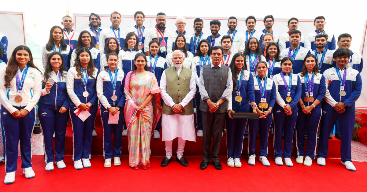 PM Photographed with Indian Contingent for Asian Games 2026