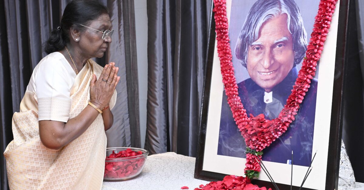 President Pays Homage to Former President Dr. APJ Abdul Kalam on His Birth Anniversary