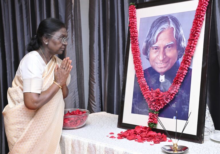 President Pays Homage to Former President Dr. APJ Abdul Kalam on His Birth Anniversary